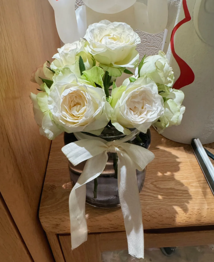 White Jumilia